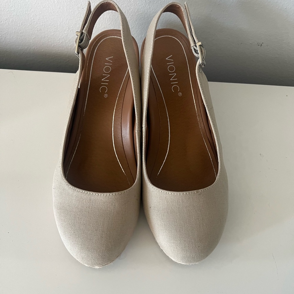 Vionic Wedges Size 10 - Picture 4 of 7